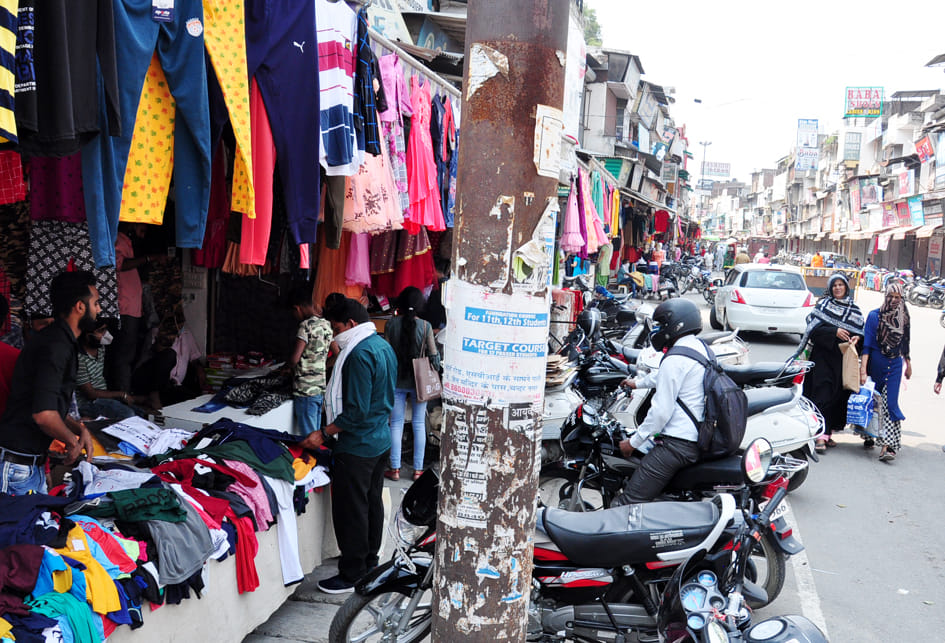नेहरू मार्केट का कपड़ा बाजार