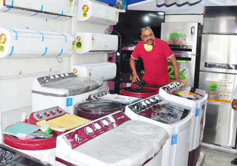 इलेक्ट्रोनिक कारोबारी सुरेश मित्तल