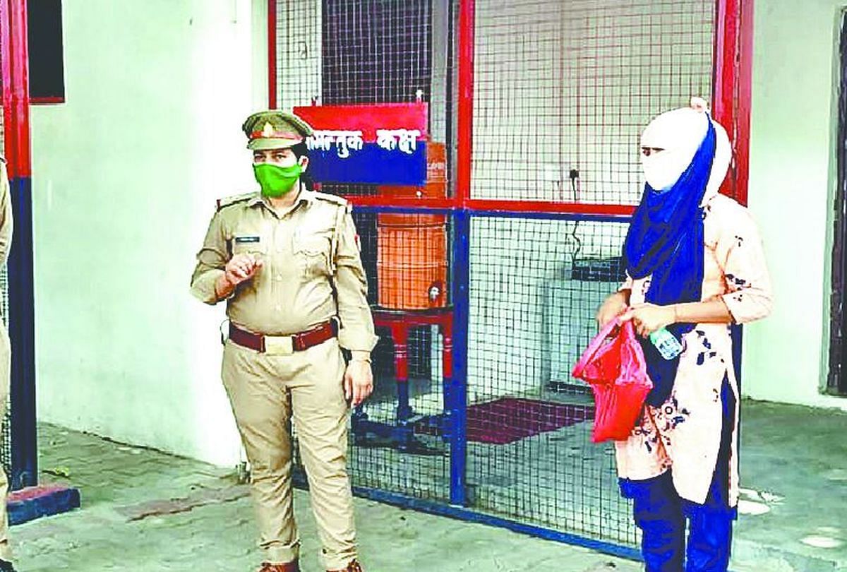 फर्जी शिक्षिका प्रिया
