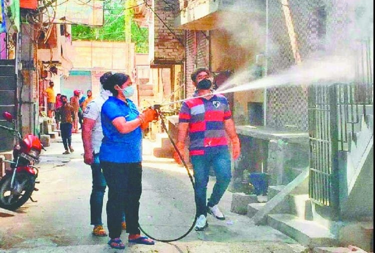 सैनिटाइजेशन...