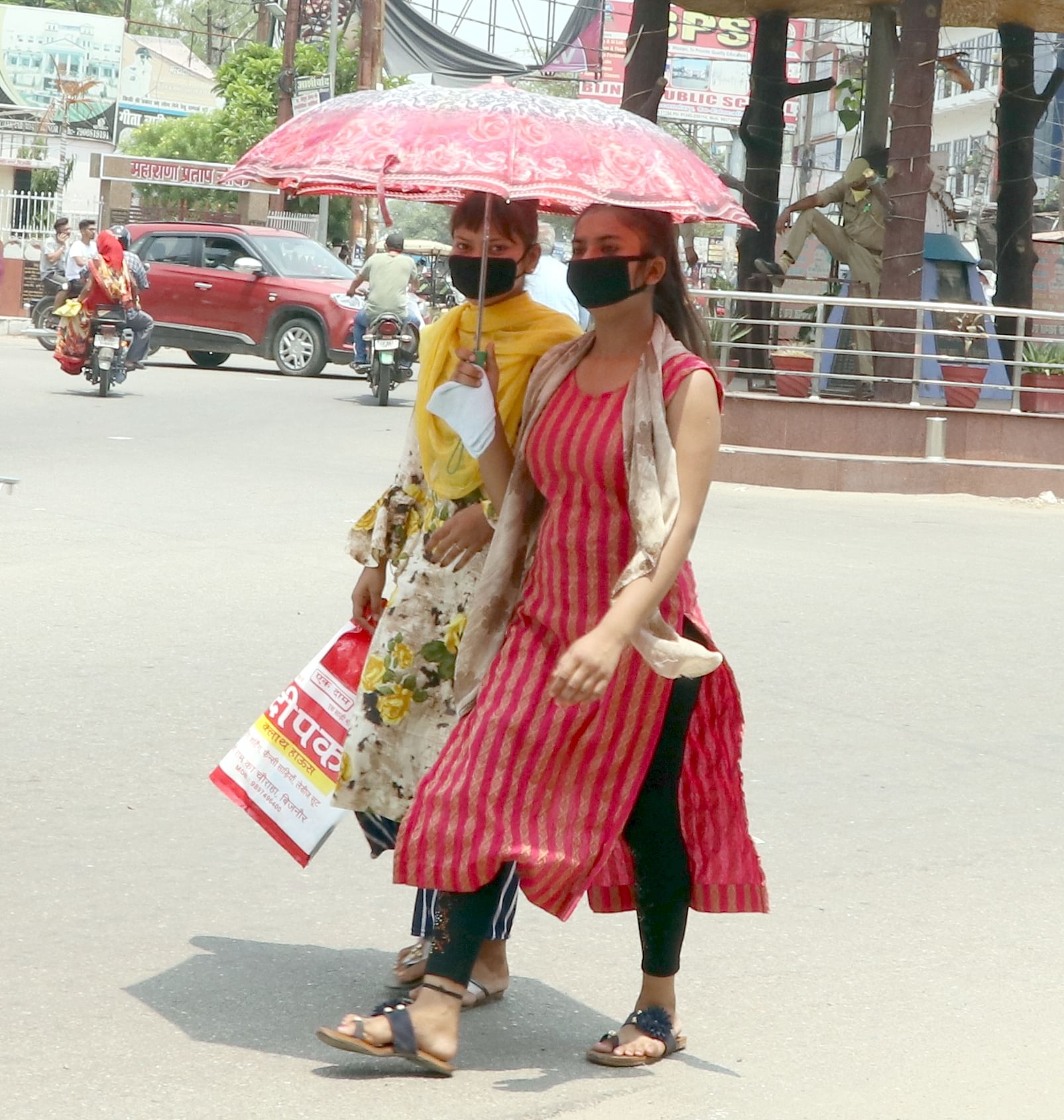 Weather Update Today 24 April 2022 Heat forecast in Delhi