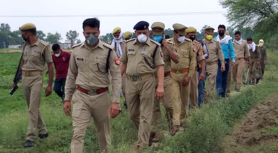 -घटनास्थल का निरीक्षण करने पहुंचे पुलिस अधीक्षक डॉ. सतीश कुमार