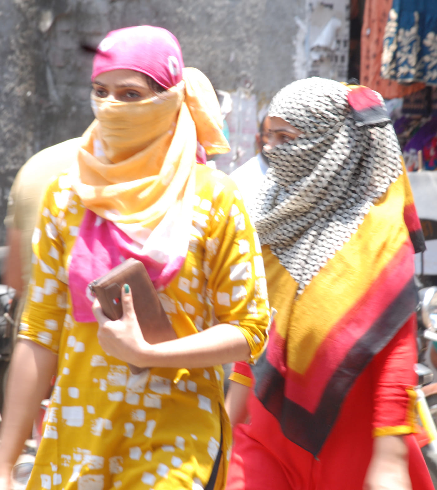 शामली गर्मी में कपड़ा लपेटकर गुजरती युक्तियां
