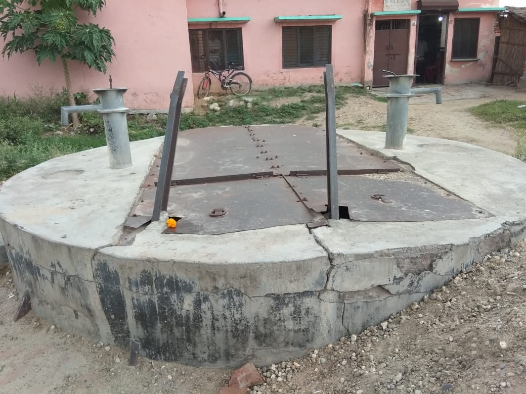 गणेशपुर में खराब पड़े हैंडपंप