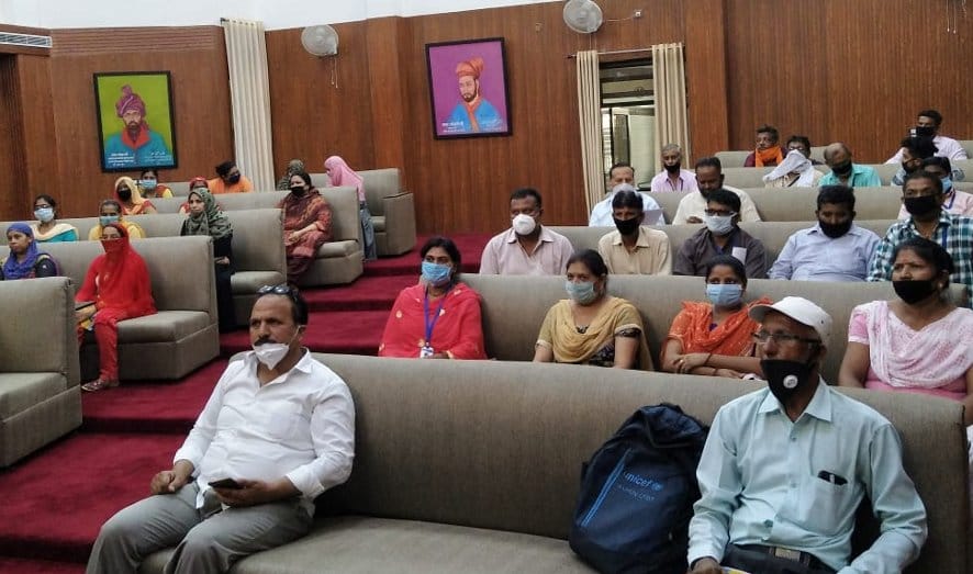 नजीबाबाद में समिति बैठक में भाग लेते निगरानी समिति सदस्य। नजीबाबाद में समिति बैठक में भाग लेते निगरानी समिति सदस्य।