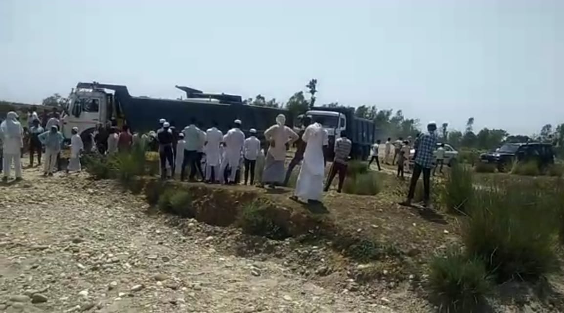 बादशाहीबाग में रोका गया खनन कार्य, सीमांकन से पहले खनन नहीं होने देने अड़े ग्रामीण बादशाहीबाग में रोका गया खनन कार्य, सीमांकन से पहले खनन नहीं होने देने अड़े ग्रामीण