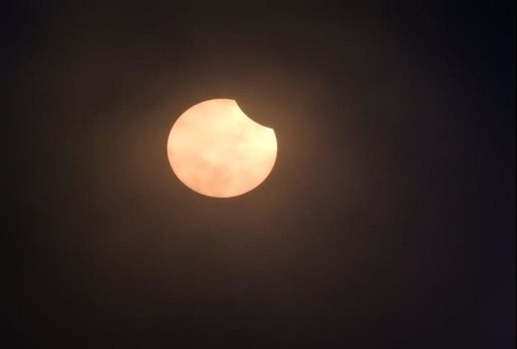 Surya Grahan 2021 | आज चार घंटे आठ मिनट होगी साल के अंतिम सूर्य ग्रहण की अवधि | इन बातों का जरूर रखें ध्यान