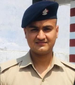 आरक्षी आशुतोष नौडियाल कोरोना वरियर्स ऑफ द डे बने।