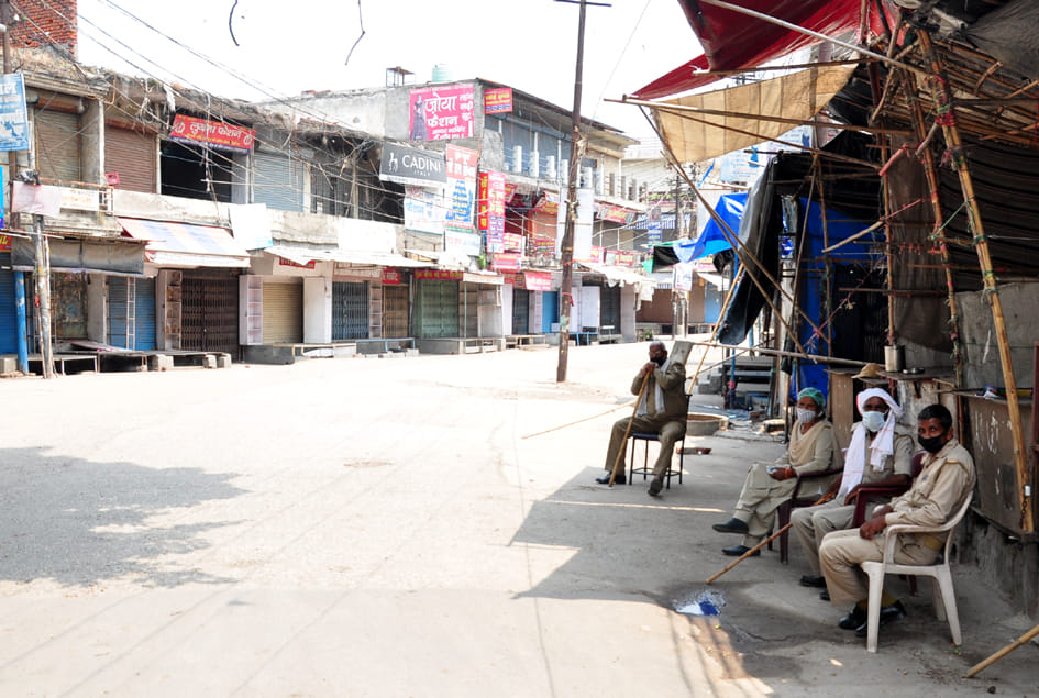 सहारनपुर में महालॉकडाउन के दौरान बंद पड़ा रायवाला कपड़ा मार्केट सहारनपुर में महालॉकडाउन के दौरान बंद पड़ा रायवाला कपड़ा मार्केट