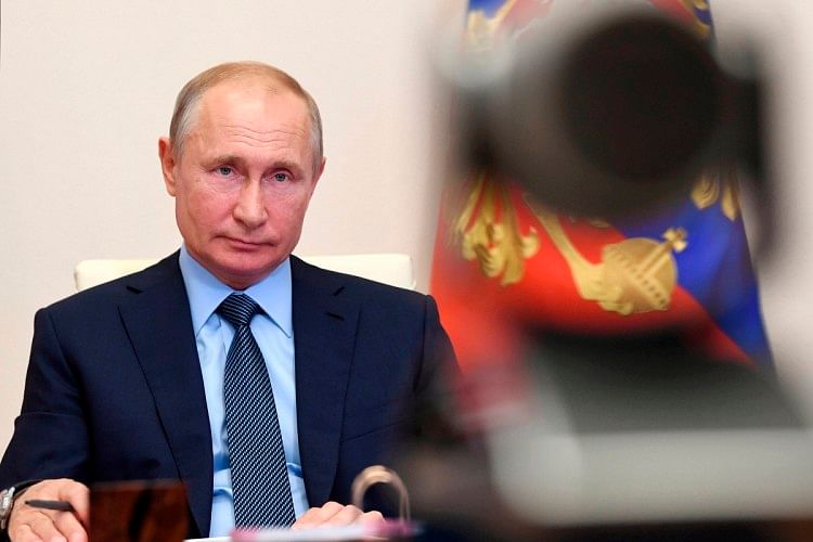 रूस : संविधान में संशोधन के सहारे फिर राष्ट्रपति बनने की जुगत भिड़ा रहे पुतिन