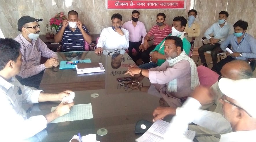 जलालाबाद में निगरानी समिति की बैठक लेते ईओ हरिनारायण। जलालाबाद में निगरानी समिति की बैठक लेते ईओ हरिनारायण।