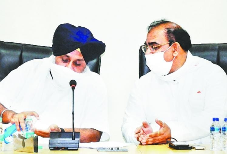 सुखबीर सिंह बादल और अश्वनी शर्मा।