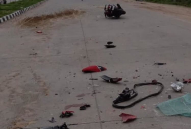 Road Accident In Varanasi Three Bike Riders Going To Wedding Ceremony Were  Hit By Dumper One Dead And Two Injured - वाराणसी: शादी समारोह में जा रहे  बाइक सवार तीन युवकों को