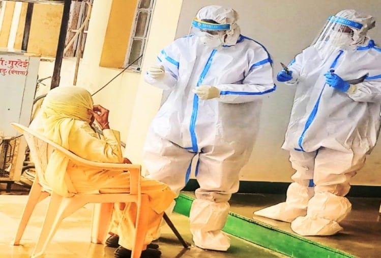 90 वर्षीय एक बुजुर्ग महिला