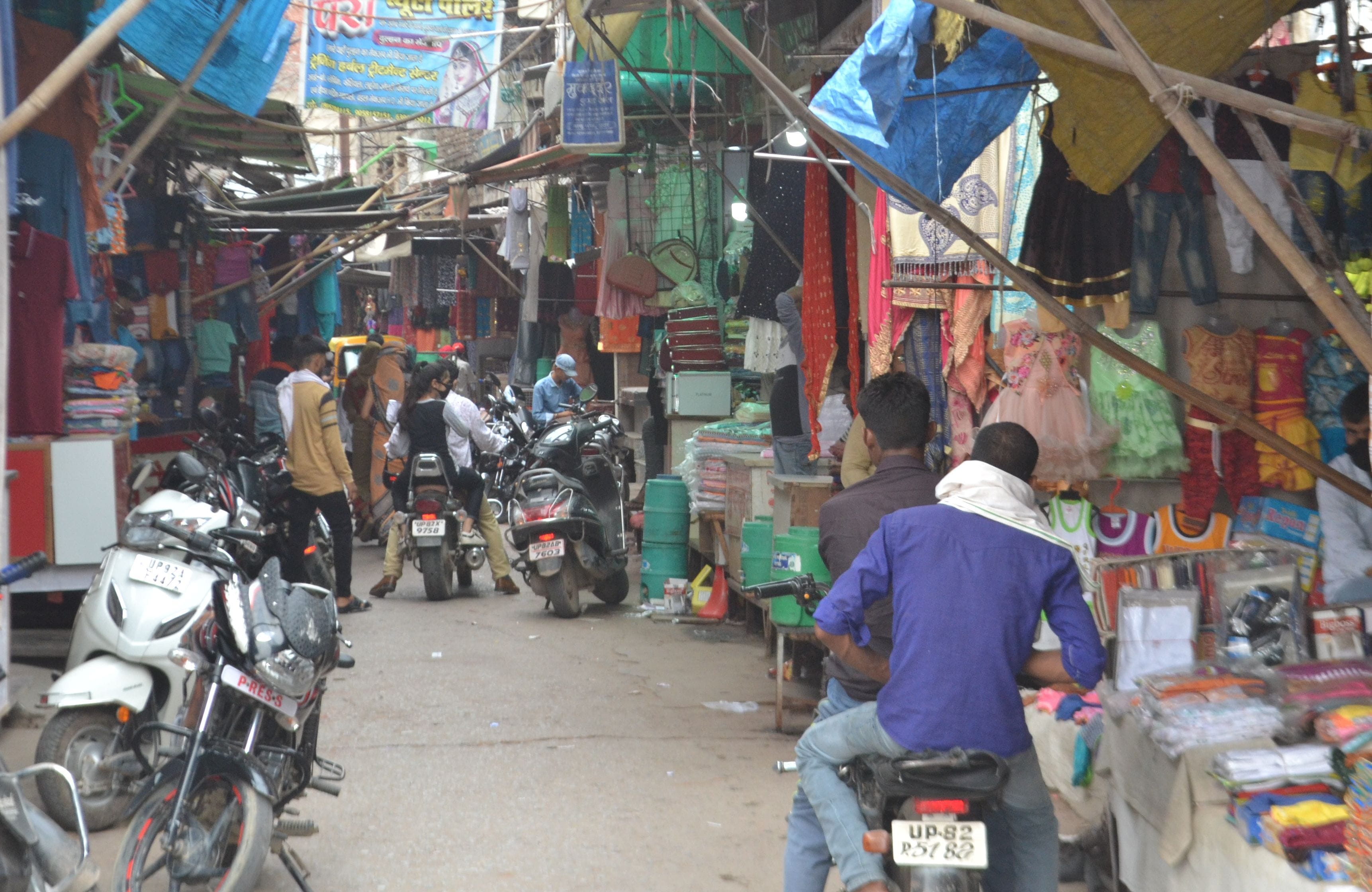 अनुमति के बाद खुला बाबूगंज बाजार। संवाद अनुमति के बाद खुला बाबूगंज बाजार। संवाद
