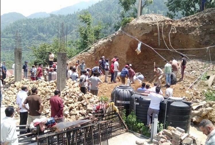 Two Workers Buried While Working At Building in Solan Himachal Pradesh