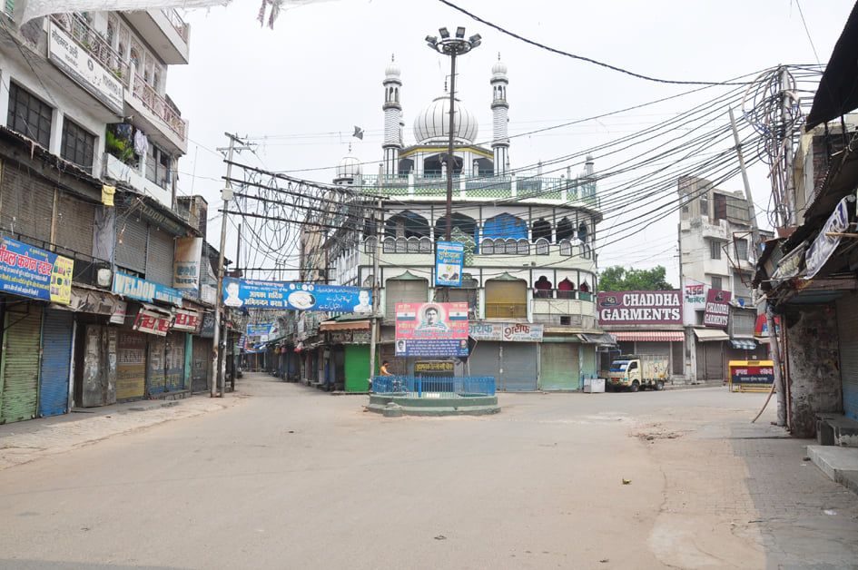 हारनपुर में महा लॉकडाउन के दौरान नक्खासा बाजार में पसरा सन्नाटा