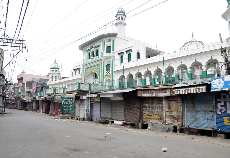सहारनपुर में महा लॉकडाउन के दौरान फुव्वारा चौक जामा मस्जिद पर पसरा सन्नाटा