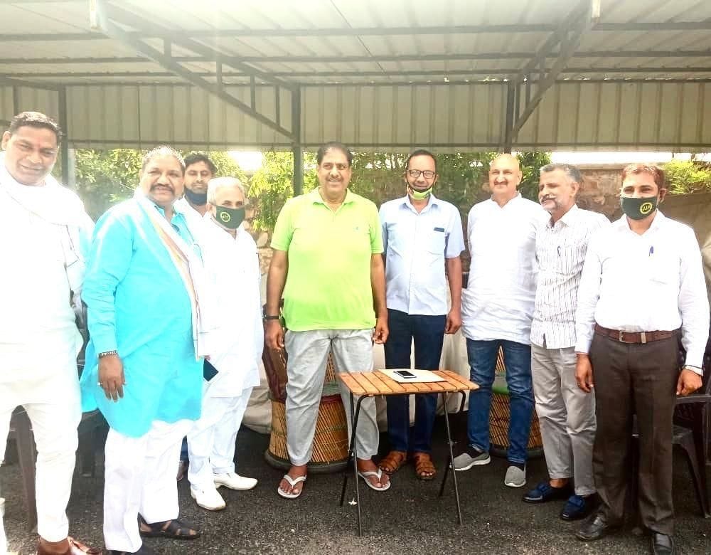 गुरुग्राम में अजय चौटाला की मौजूदगी में जजपा में शामिल होते इनेलो के रोहतक हलका अध्यक्ष डा. नरेंद