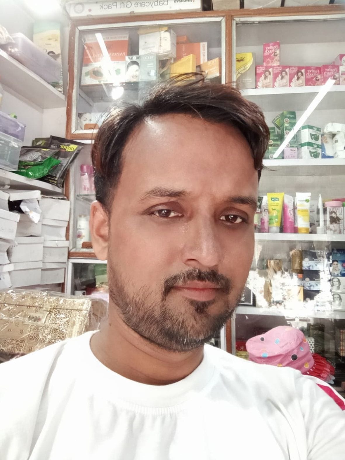 मोहम्मद शारिक टाई बेल्ट व्यापारी।