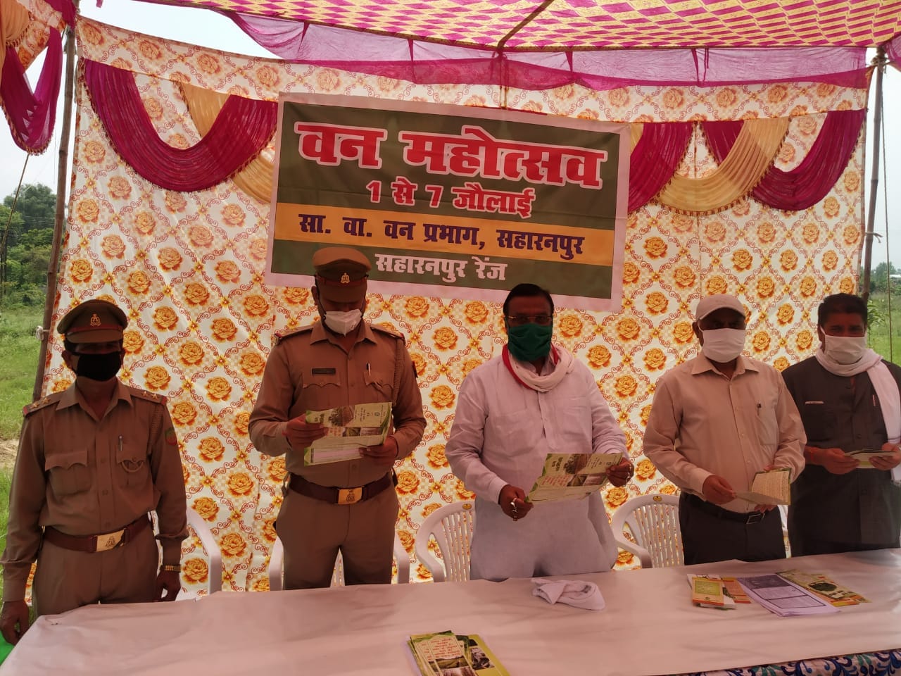 गागलहेड़ी में वन महोत्सव का शुभारंभ करते मंत्री डा धर्म सिंह सैनी गागलहेड़ी में वन महोत्सव का शुभारंभ करते मंत्री डा धर्म सिंह सैनी