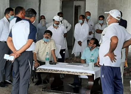 बेहट स्थित स्पोटर्स कॉलेज का निरीक्षण करते कमिश्नर संजय कुमार व डीएम अखिलेश सिंह बेहट स्थित स्पोटर्स कॉलेज का निरीक्षण करते कमिश्नर संजय कुमार व डीएम अखिलेश सिंह