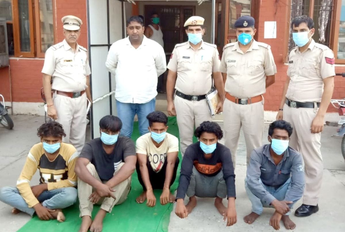 पुलिस द्वारा पकड़े गए आरोपी। पुलिस द्वारा पकड़े गए आरोपी।