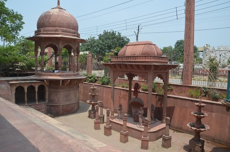 Old Kalideh Pier Historical Vrindavan Mathura व क स क आध न कत म ग म ह ई क ल दह घ ट क एत ह स कत Mathura News