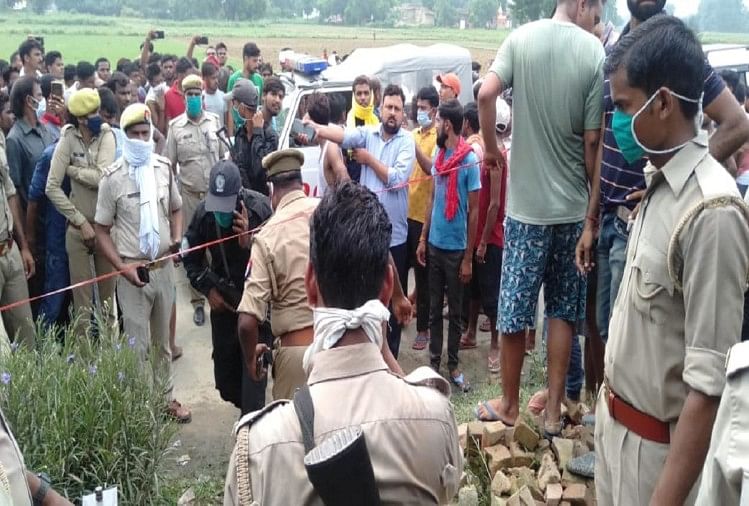 Uttar Pradesh News Four Members Of Family Killed In Prayagraj - प्रयागराज  में एक ही परिवार के चार लोगों की धारदार हथियार से हत्या, एक की हालत नाजुक -  Amar Ujala Hindi