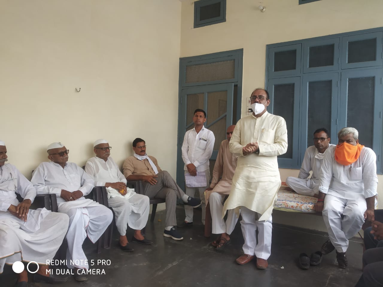 अंबेहटा में कार्यकर्ताओं को संबोधित करते सांसद प्रदीप चौधरी