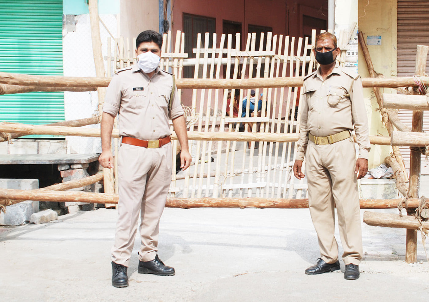 शामली इंदिरा कॉलोनी हॉटस्पॉट सेंटर में तैनात पुलिसकर्मी