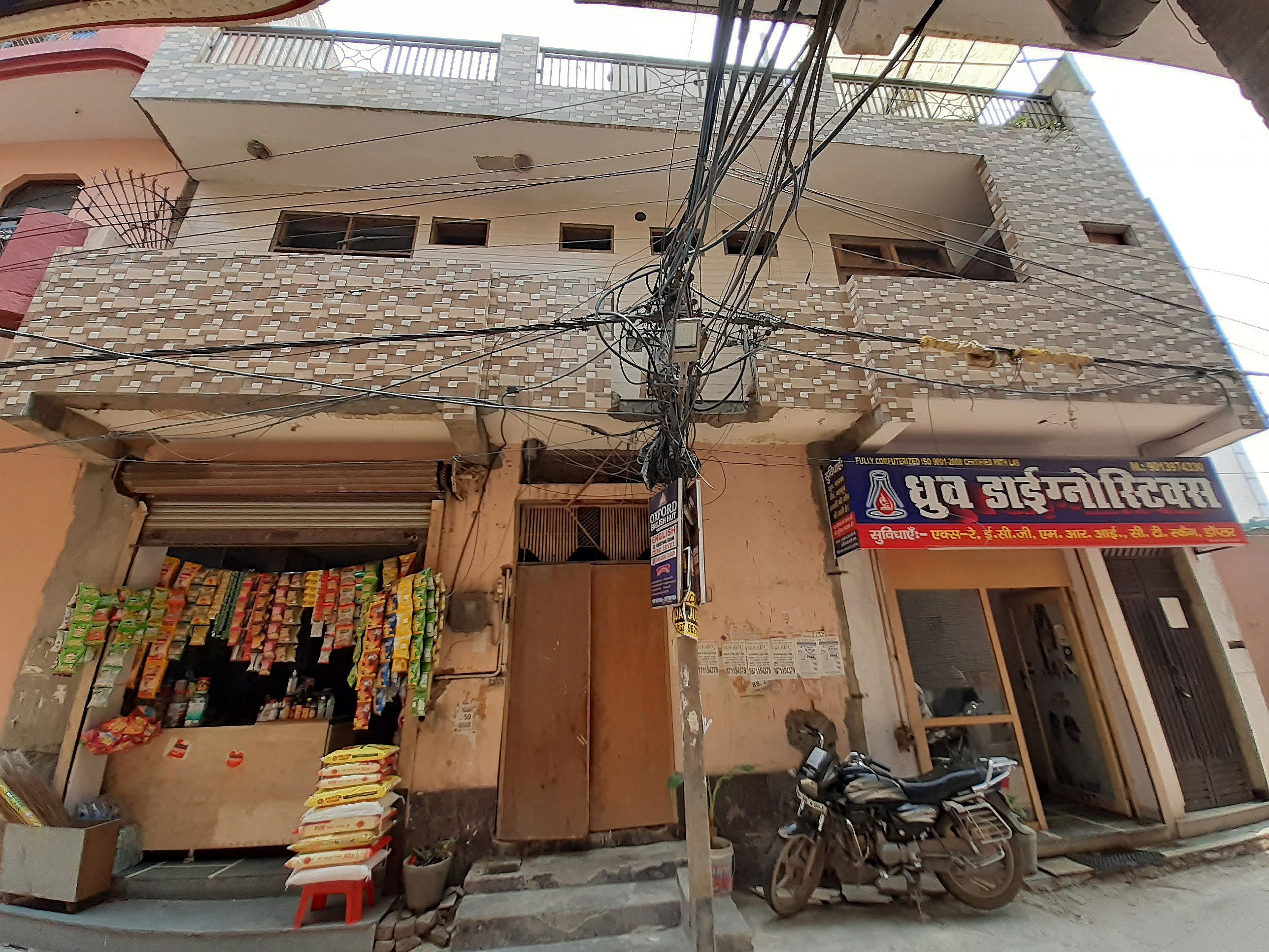 दो साल पहले बुराड़ी के इसी घर में परिवार के 11 सदस्यों ने खुदकुशी की थी। दो साल पहले बुराड़ी के इसी घर में परिवार के 11 सदस्यों ने खुदकुशी की थी।