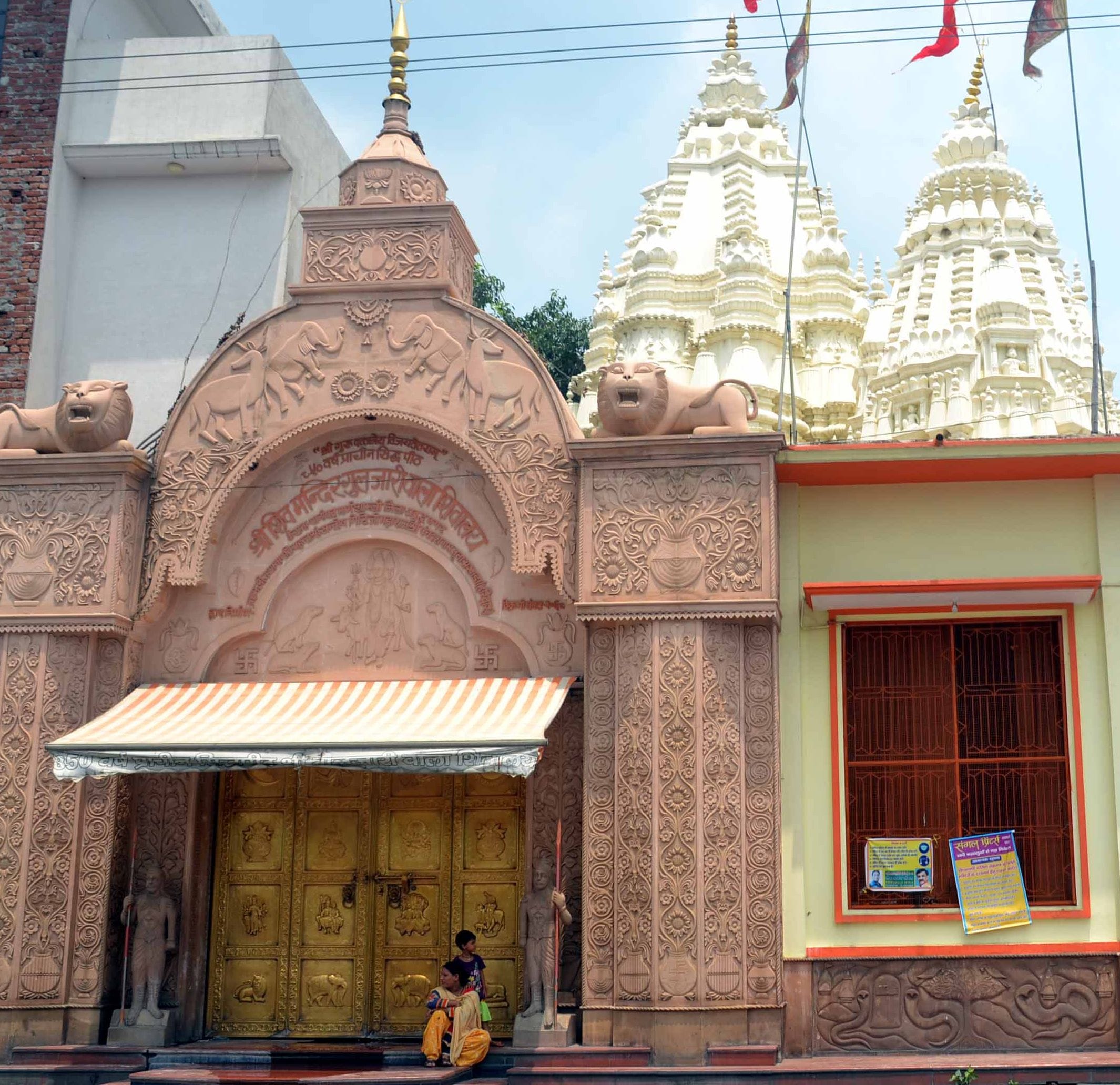 शामली में दोपहर बाद बंद पड़े हनुमान धाम के कपाट