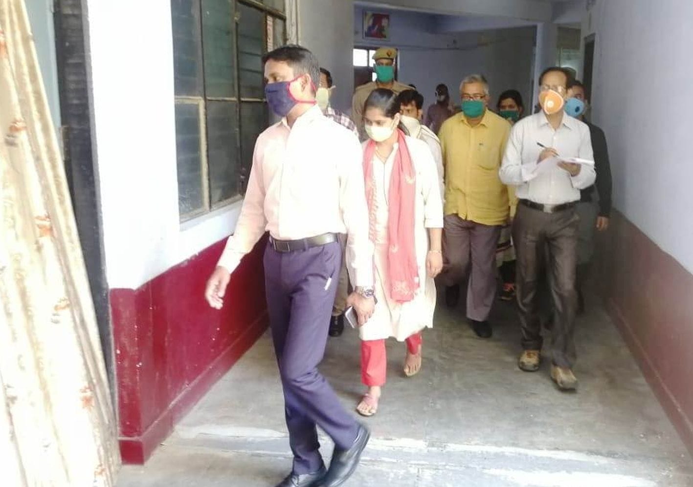 09एमएनपी-17-विकास भवन में कार्यालयों का निरीक्षण करते डीएम महेंद्र बहादुर सिंह 09एमएनपी-17-विकास भवन में कार्यालयों का निरीक्षण करते डीएम महेंद्र बहादुर सिंह