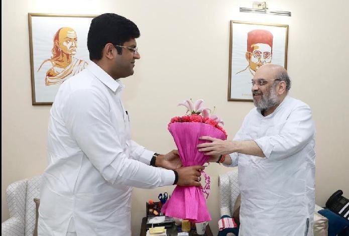 केंद्रीय गृह मंत्री अमित शाह से मुलाकात करते हरियाणा के डिप्टी सीएम