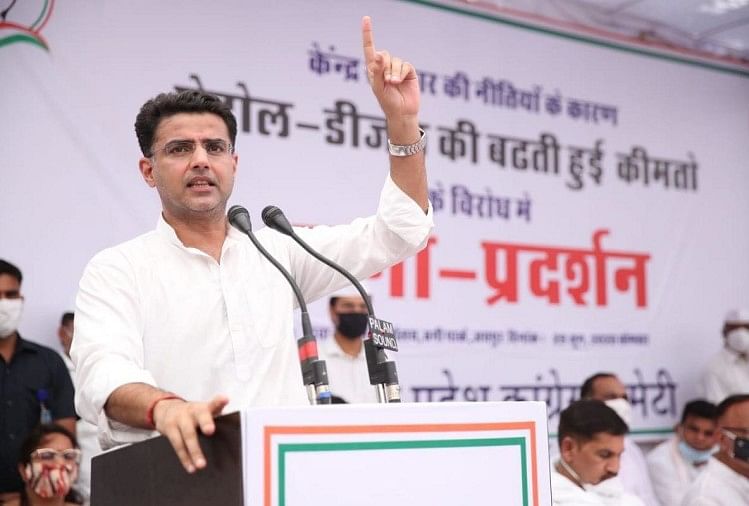 Rajasthan Political Crisis Live Updates CM Ashok Gehlot Sachin Pilot Rebel Congress Mlas Surjewala Priyanka Rahul