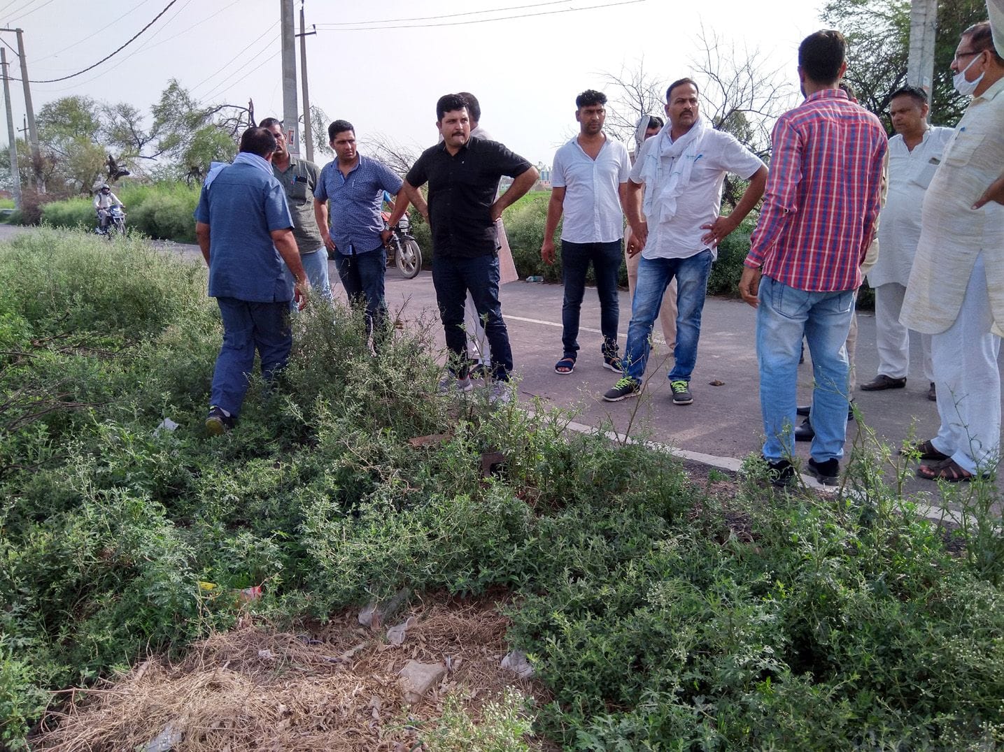 रजबाहा रोड पर घटनास्थल पर पहुंची सीआईए और पुलिस। रजबाहा रोड पर घटनास्थल पर पहुंची सीआईए और पुलिस।