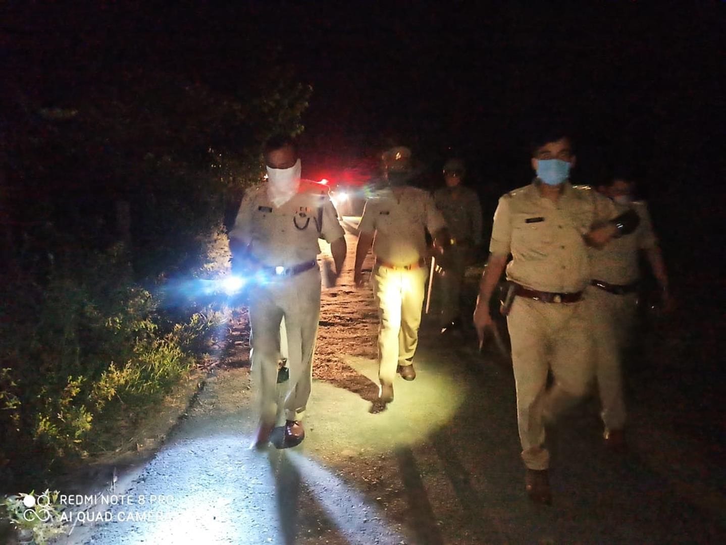 जवां में मुठभेड़ के बाद मौके पर मौजूद पुलिस। 