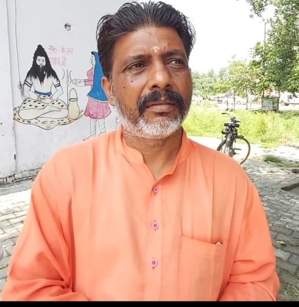 गोगा म्हाड़ी पर सेवादार बृजपाल गोगा म्हाड़ी पर सेवादार बृजपाल