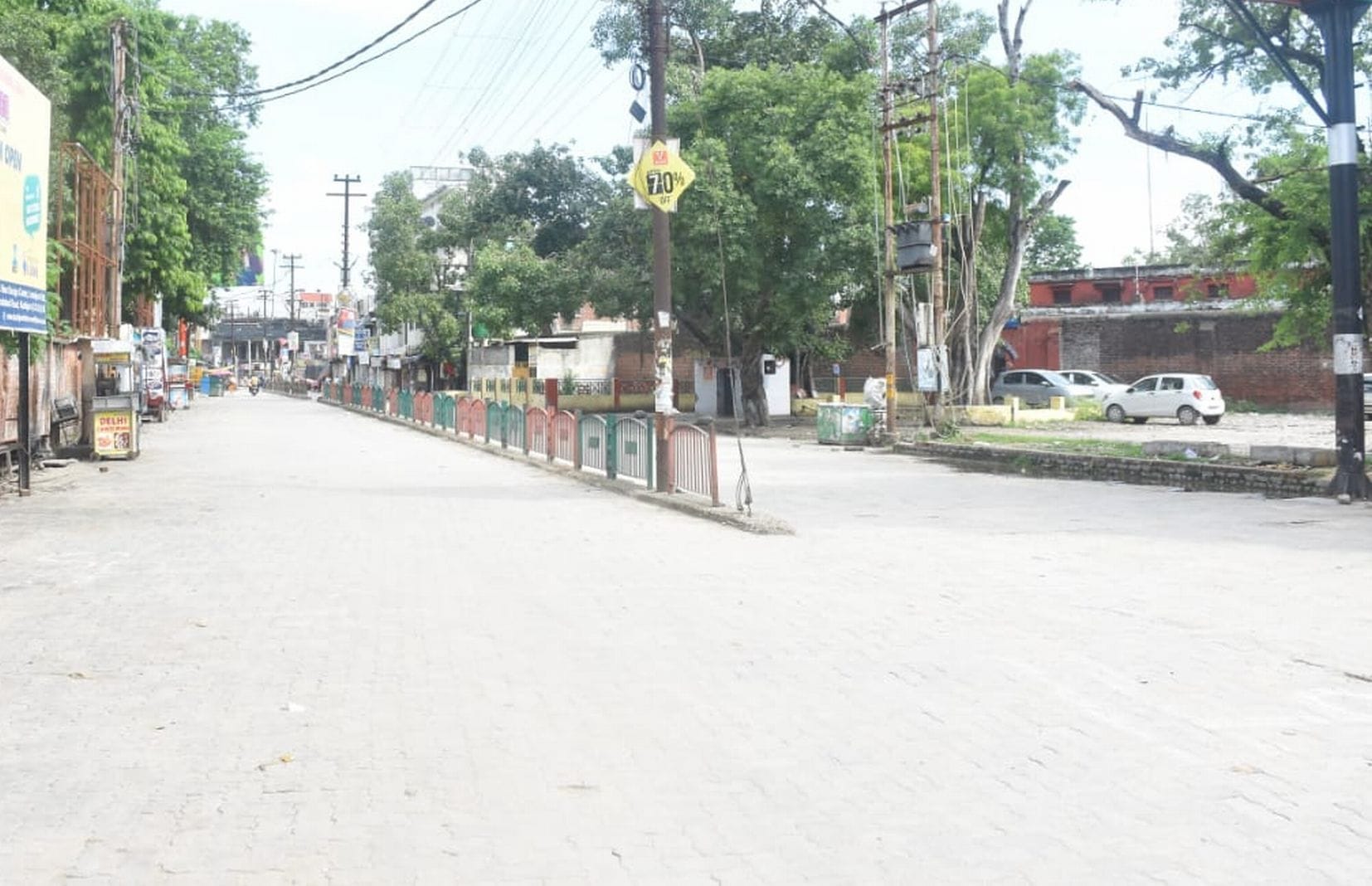 काशीपुर में एएसपी कार्यालय के सामने मार्ग में पसरा सन्नाटा।