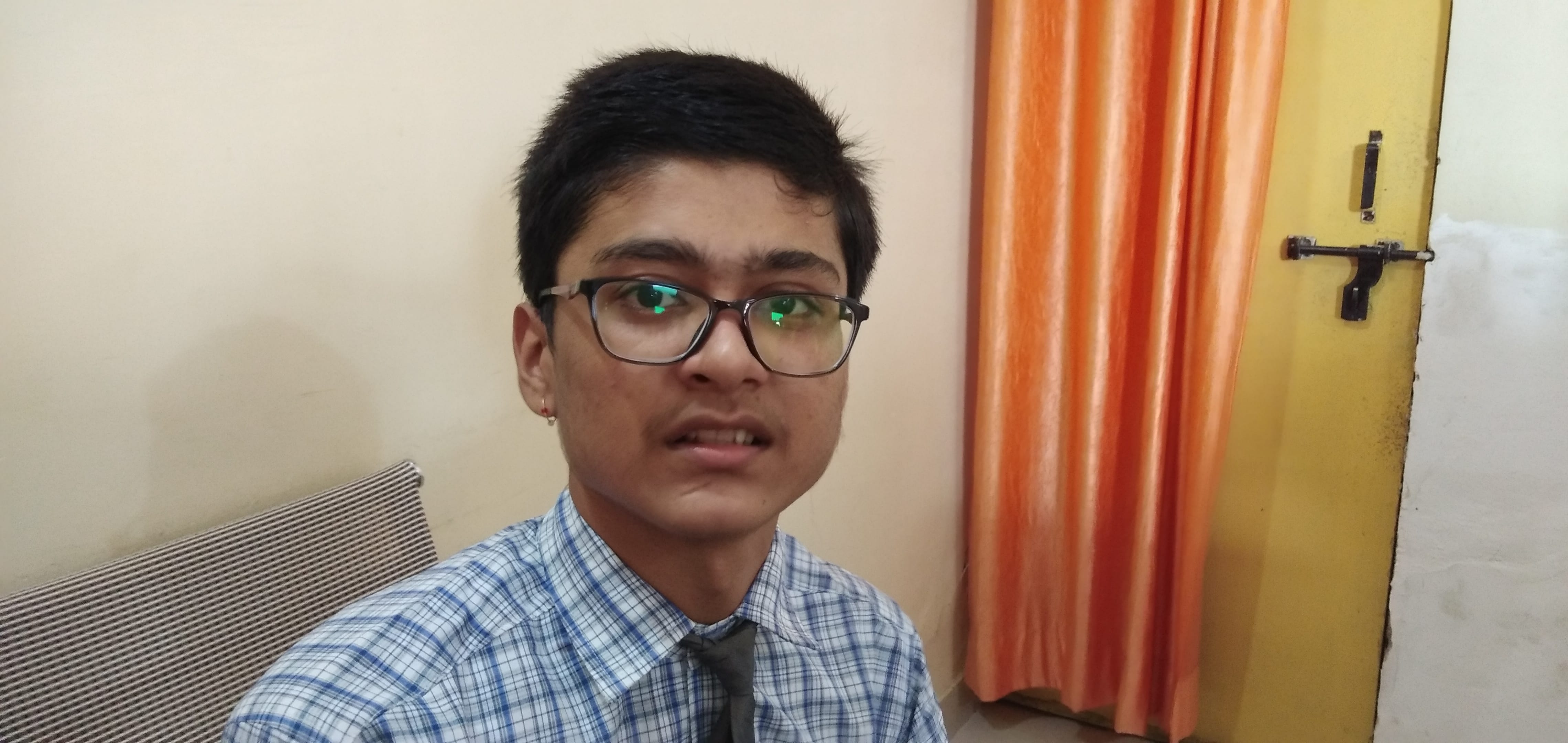 जिला  टॉपर छात्र अनुराग सिंह सेंगर 98, बीकेडी एल्ड्रिच पब्लिक स्कूल