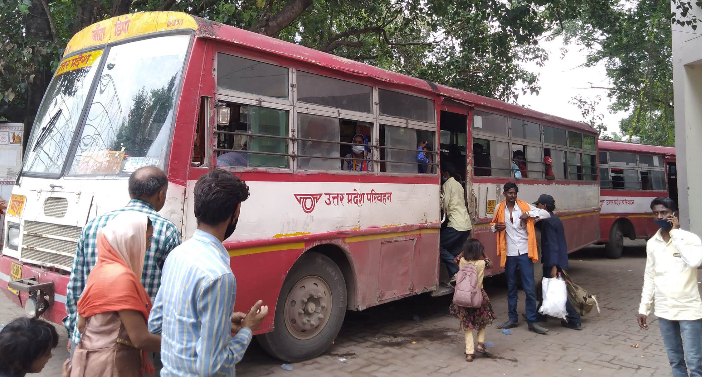 Workers upset over not getting work again return to Delhi Workers upset over not getting work again return to Delhi