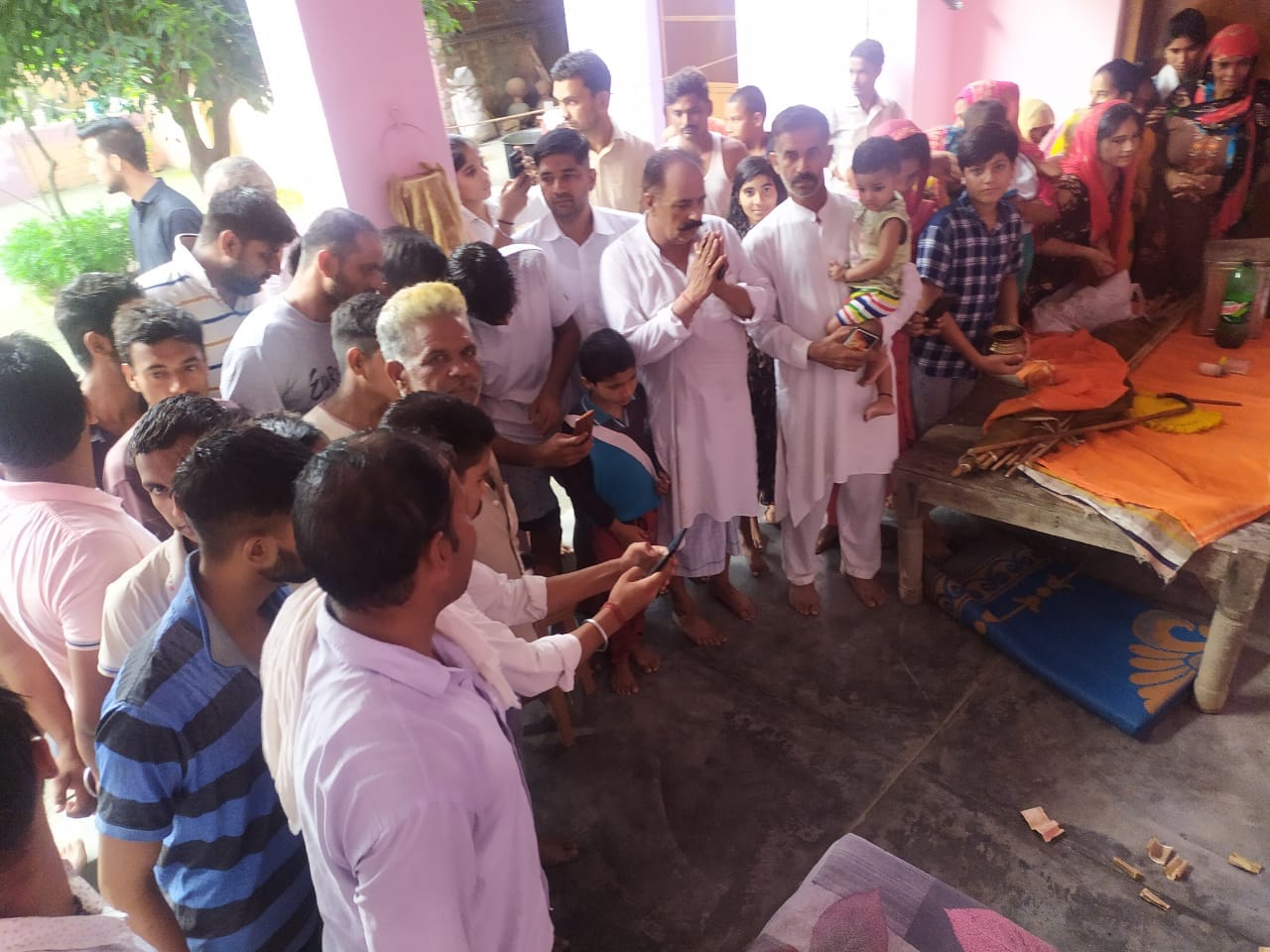 नकुड़ में नाग देवता के दर्शनों को उमड़ी ग्रामीणो की भीड़