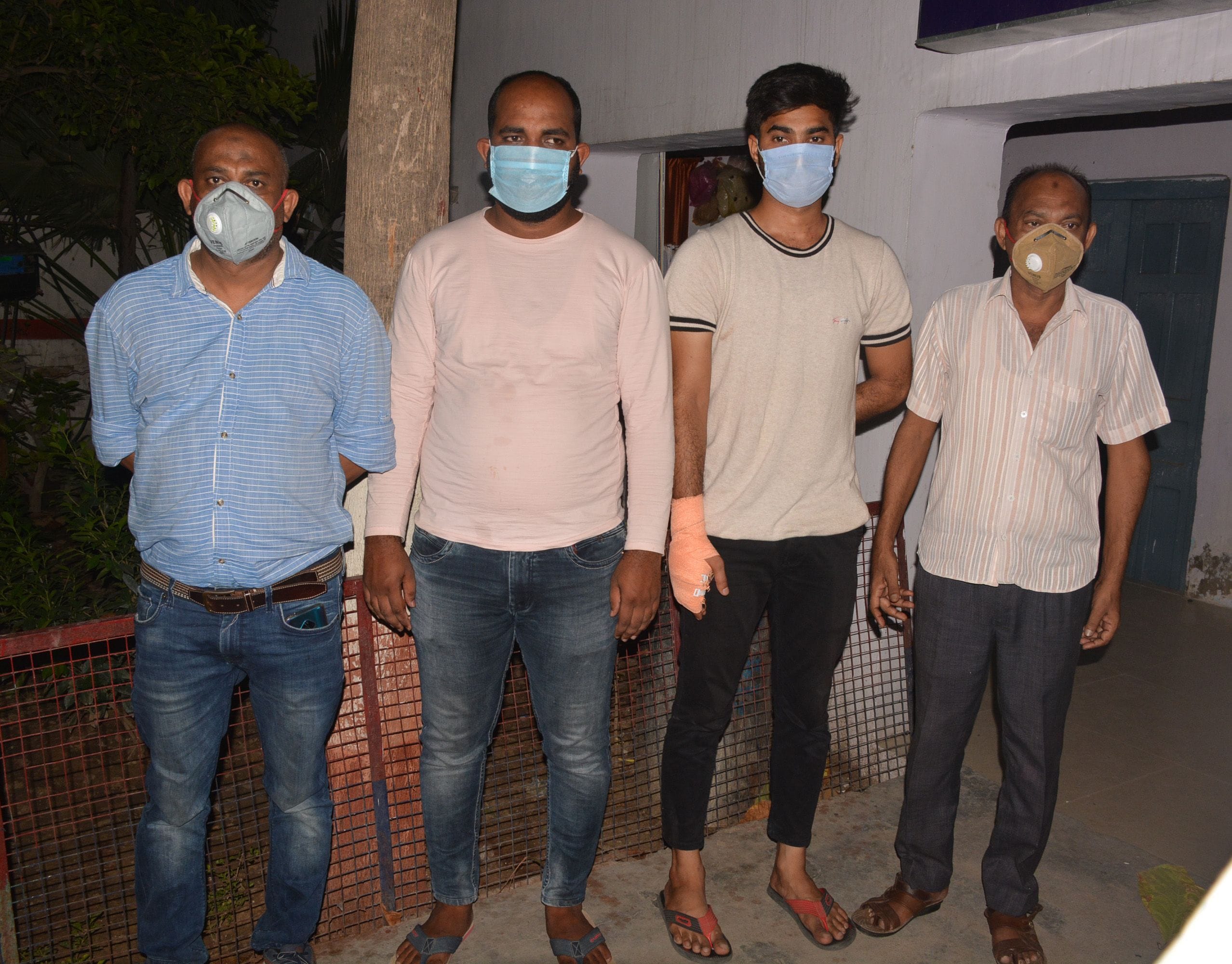 मेडिकल इमरजेंसी में मारपीट करने वालो चार लोगों को सिविल लाइन पुलिस ने पकड़ा। मेडिकल इमरजेंसी में मारपीट करने वालो चार लोगों को सिविल लाइन पुलिस ने पकड़ा।