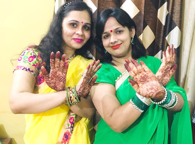 जैन अतिथि भवन स्थित मौहल्ले में तीज मनाती पूजा शर्मा स्वेता भारद्घाज जैन अतिथि भवन स्थित मौहल्ले में तीज मनाती पूजा शर्मा स्वेता भारद्घाज