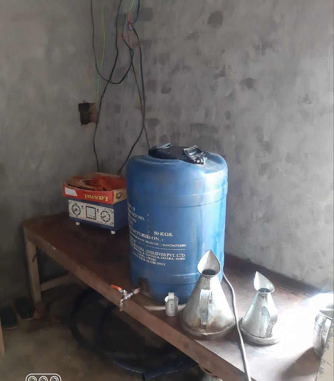 बड़गांव में डीजल पंप पर अवैध रुप से बेचने के लिए रखा गया पेट्रोल बड़गांव में डीजल पंप पर अवैध रुप से बेचने के लिए रखा गया पेट्रोल