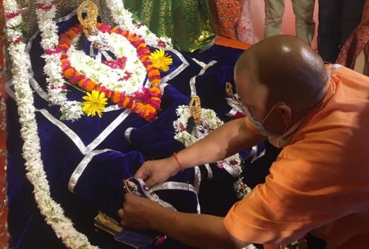 मुख्यमंत्री योगी ने भूमि पूजन की तैयारियों का लिया जायजा, अफसरों से लेकर साधु-संतों से की गहन मंत्रणा |