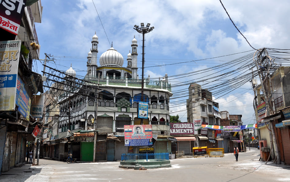 सहारनपुर में लॉकडाउन के दौरान नक्खासा बाजार में पसरा सन्नाटा सहारनपुर में लॉकडाउन के दौरान नक्खासा बाजार में पसरा सन्नाटा