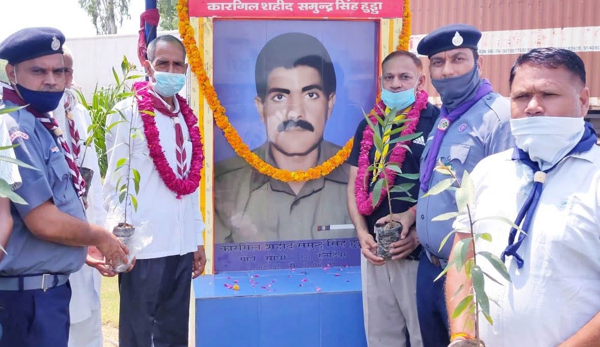 होडल में शहीद समुंद्र सिंह हुड्डा को श्रद्धांजलि अर्पित करते स्काउट्स एंड गाइड्स। होडल में शहीद समुंद्र सिंह हुड्डा को श्रद्धांजलि अर्पित करते स्काउट्स एंड गाइड्स।