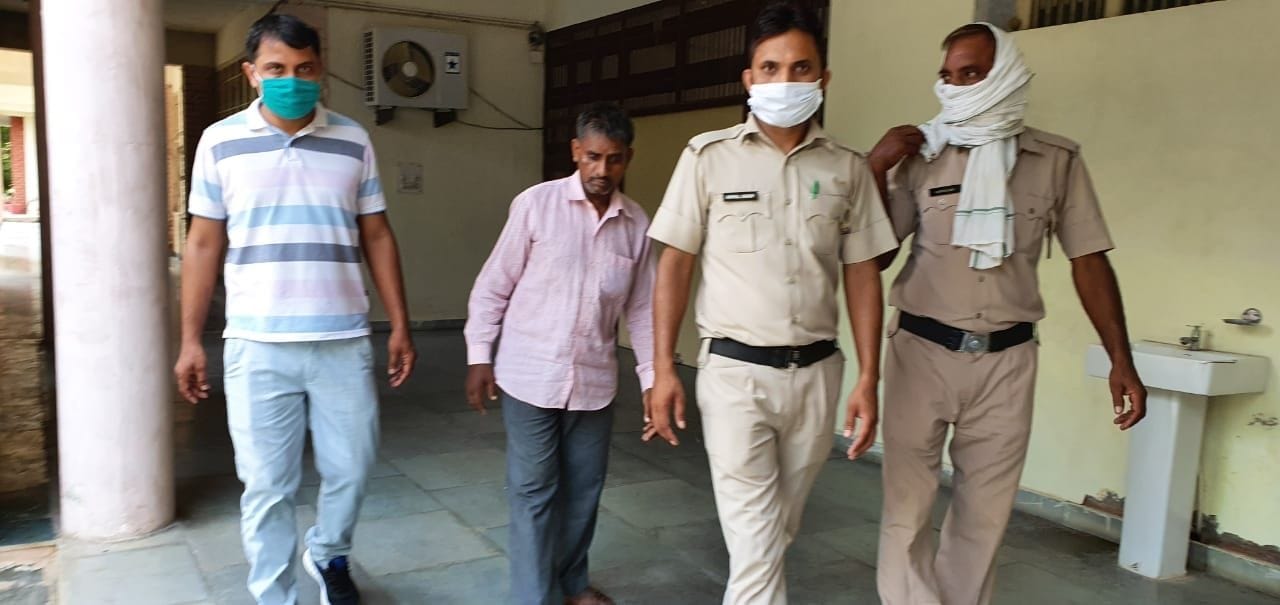 जुम्मादीन को कोर्ट में पेश करने के बाद दोबारा से रिमांड पर लाती पुलिस। जुम्मादीन को कोर्ट में पेश करने के बाद दोबारा से रिमांड पर लाती पुलिस।